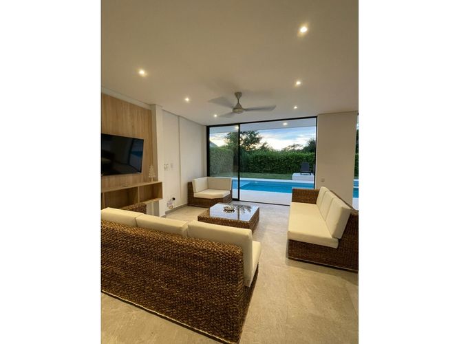 Casa de 4 alcobas en venta en Las Varas, Ricaurte, 220 m² · foto 2 de 24