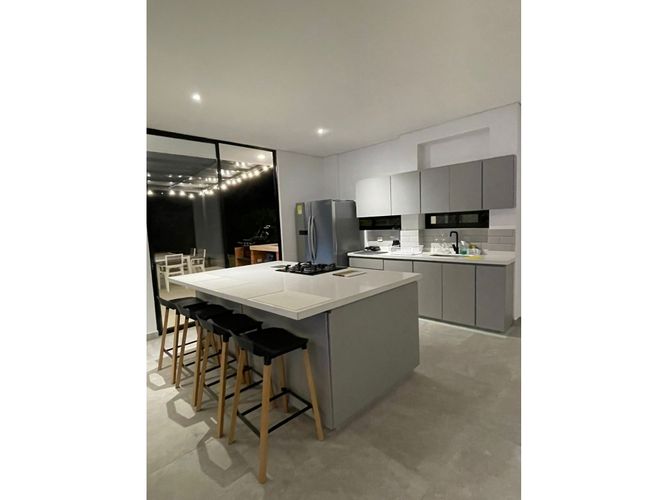 Casa de 4 alcobas en venta en Las Varas, Ricaurte, 220 m² · foto 4 de 24