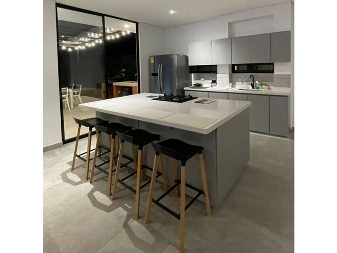 Casa de 4 alcobas en venta en Las Varas, Ricaurte, 220 m² · foto 5 de 24