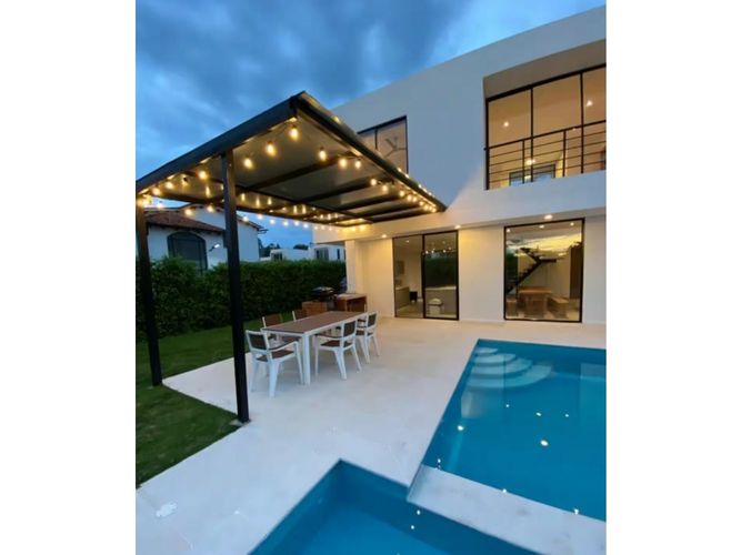Casa de 4 alcobas en venta en Las Varas, Ricaurte, 220 m² · foto 9 de 24