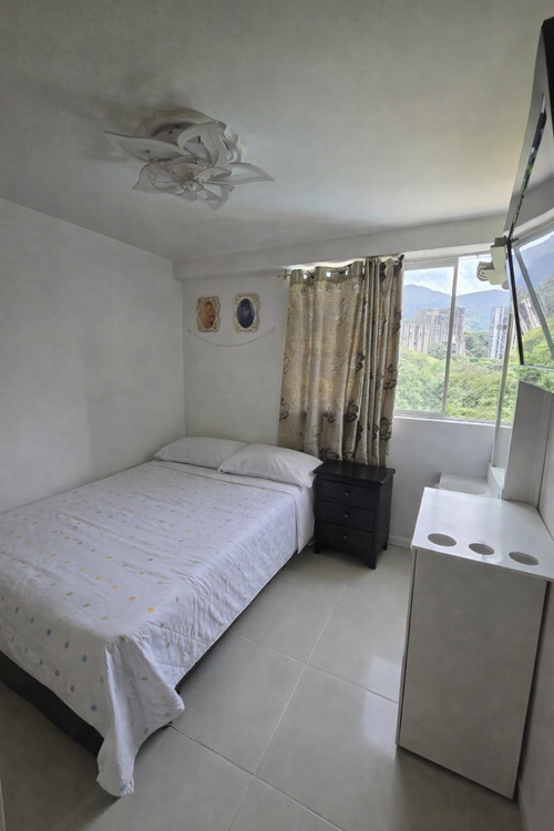 Apartamento de 3 alcobas en venta en Las Lomitas, Sabaneta, 81 m² · foto 3 de 13