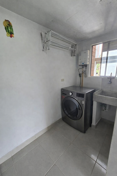Apartamento de 3 alcobas en venta en Las Lomitas, Sabaneta, 81 m² · foto 9 de 13