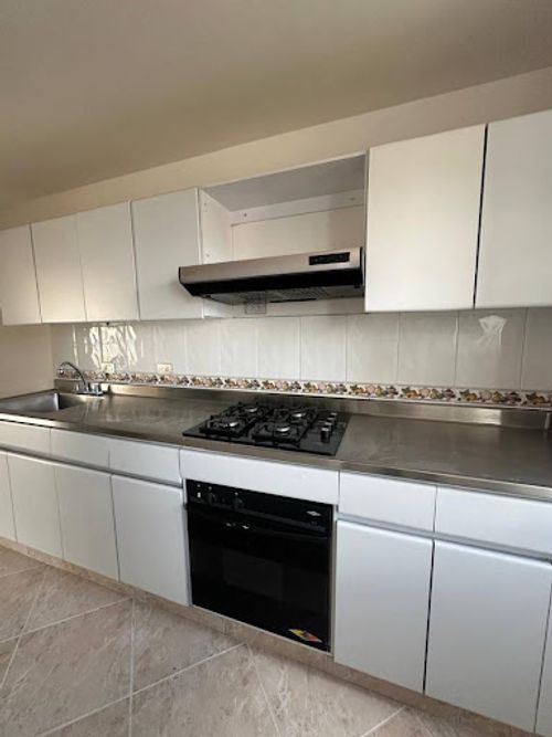 Apartamento de 3 alcobas en arriendo en Castropol, Medellín, 85 m² · foto 2 de 24