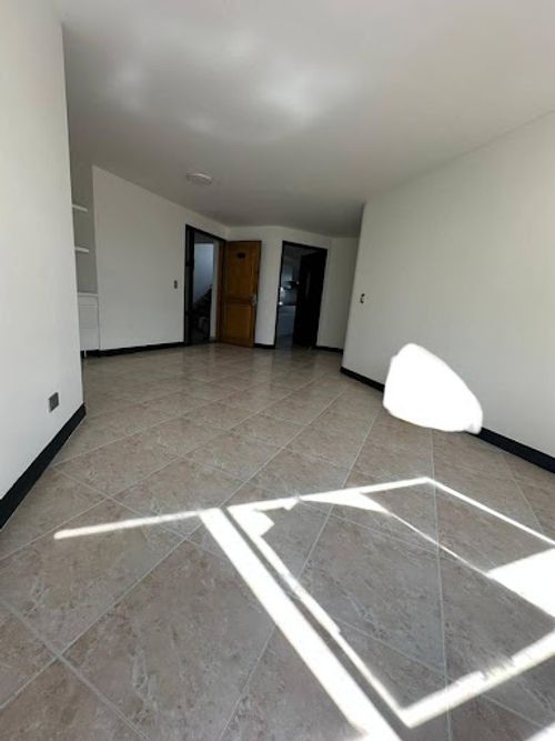 Apartamento de 3 alcobas en arriendo en Castropol, Medellín, 85 m² · foto 3 de 24
