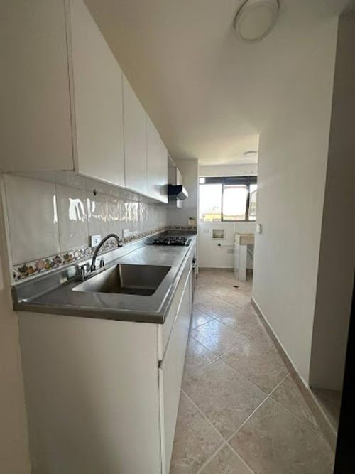 Apartamento de 3 alcobas en arriendo en Castropol, Medellín, 85 m² · foto 5 de 24