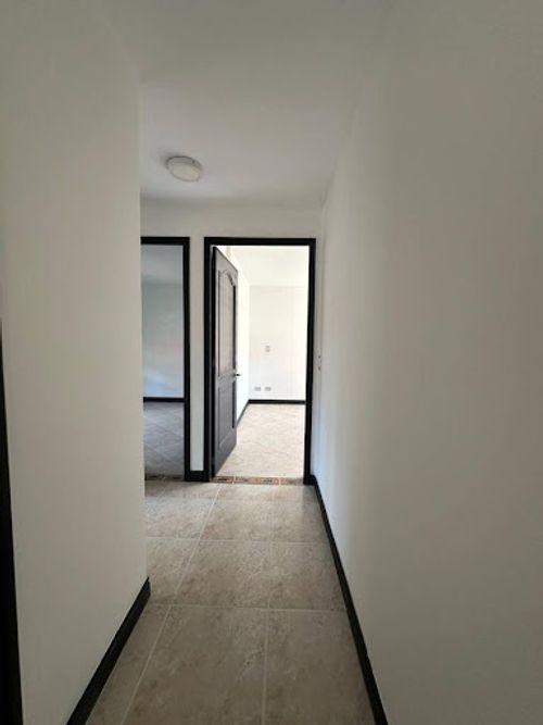 Apartamento de 3 alcobas en arriendo en Castropol, Medellín, 85 m² · foto 10 de 24