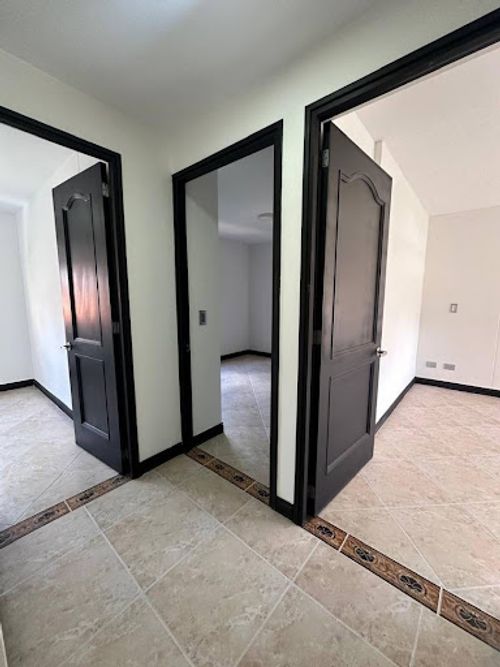 Apartamento de 3 alcobas en arriendo en Castropol, Medellín, 85 m² · foto 13 de 24