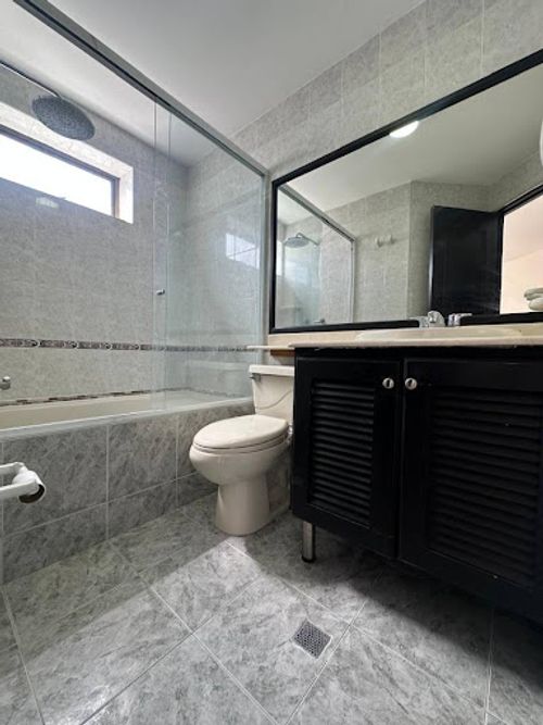 Apartamento de 3 alcobas en arriendo en Castropol, Medellín, 85 m² · foto 16 de 24
