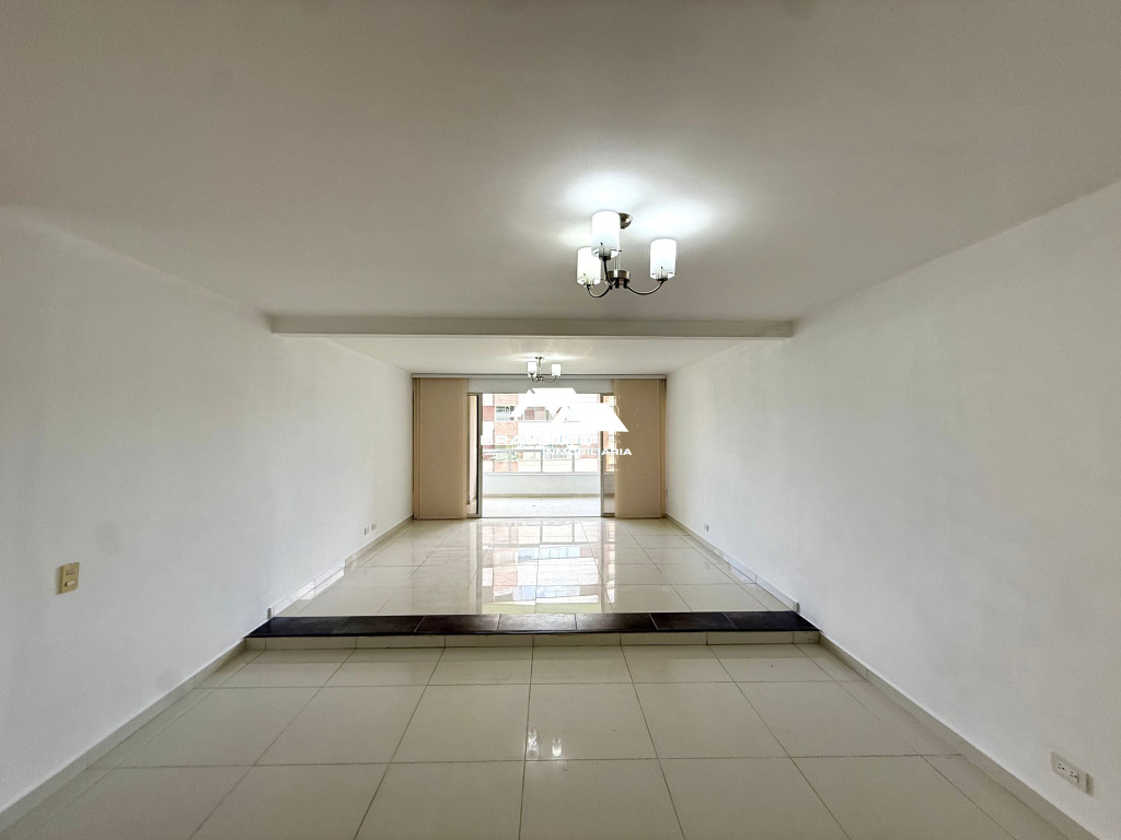 Apartamento en arriendo en Castropol, Medellín · foto 3 de 18