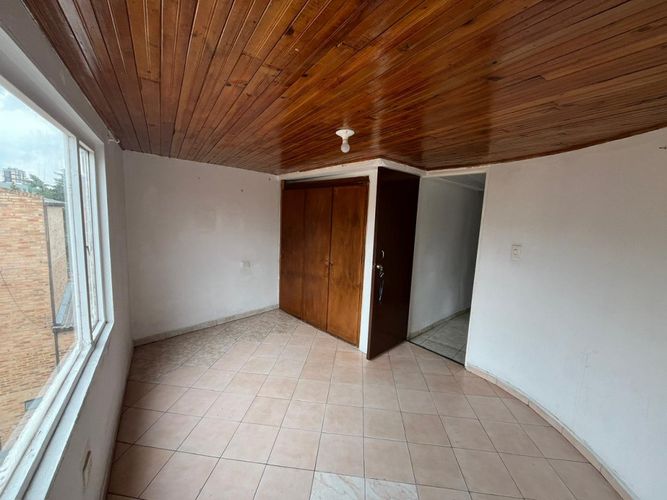 Casa de 5 alcobas en venta en Metropolis, Bogotá, 290 m² · foto 2 de 16