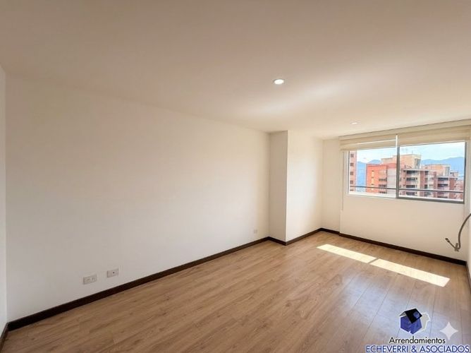Apartamento de 3 alcobas en venta en Loma De Los Gonzalez, Medellín, 109 m² · foto 2 de 9