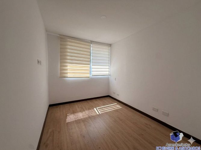 Apartamento de 3 alcobas en venta en Loma De Los Gonzalez, Medellín, 109 m² · foto 3 de 9
