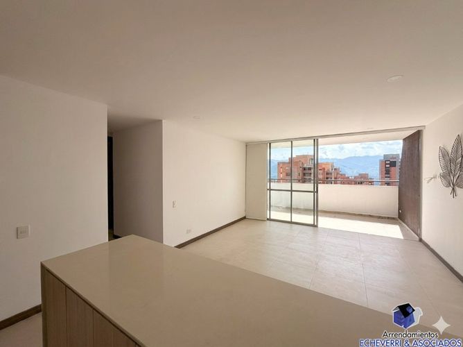 Apartamento de 3 alcobas en venta en Loma De Los Gonzalez, Medellín, 109 m² · foto 4 de 9