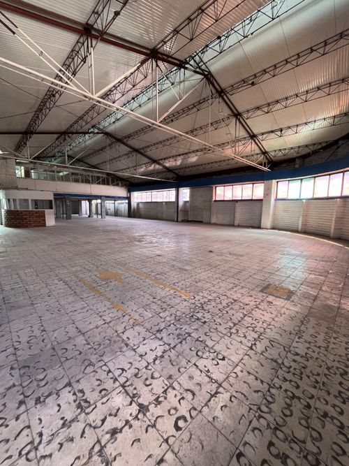 Bodega en arriendo en El Poblado, Medellín, 439 m² · foto 2 de 18