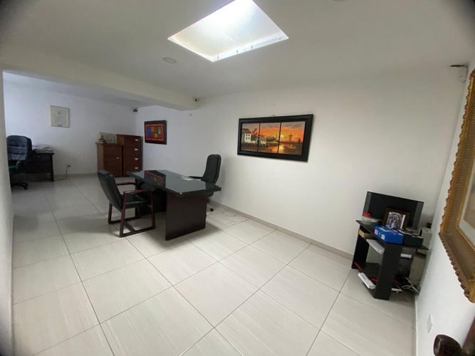 Casa de 3 alcobas en venta en Normandia, Bogotá, 440 m² · foto 4 de 13
