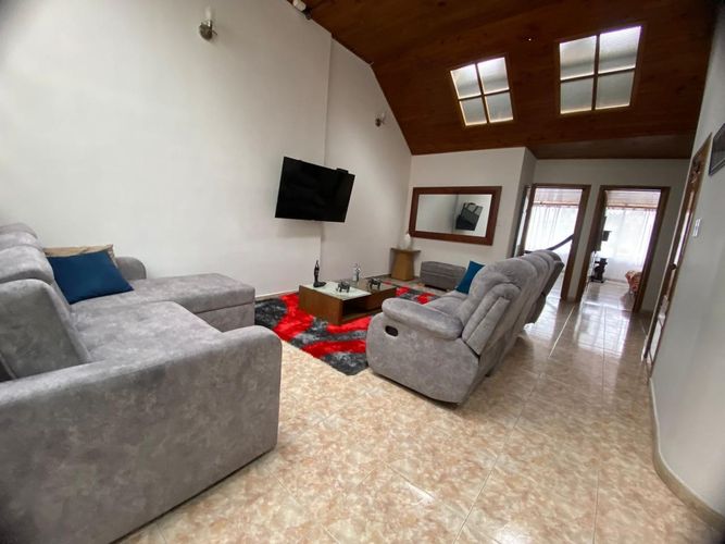Casa de 3 alcobas en venta en Normandia, Bogotá, 440 m² · foto 2 de 13