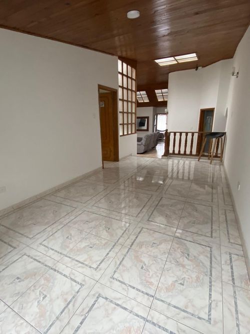 Casa de 3 alcobas en venta en Normandia, Bogotá, 440 m² · foto 3 de 13