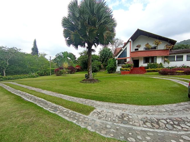 Casa de 4 alcobas en venta en Ruitoque Alto, Floridablanca, 530 m² · foto 2 de 24