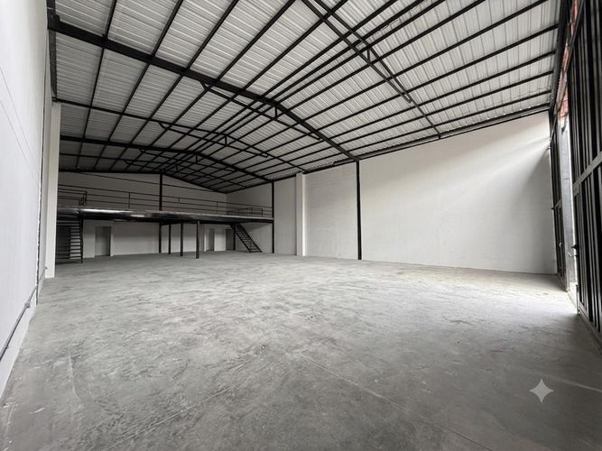 Bodega en arriendo en Sector Plaza De Bolivar, Pereira, 408 m² · foto 3 de 10