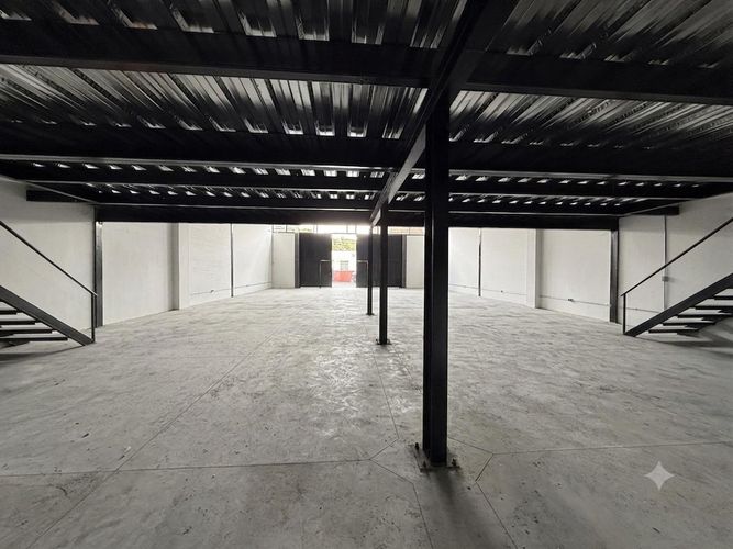 Bodega en arriendo en Sector Plaza De Bolivar, Pereira, 408 m² · foto 5 de 10