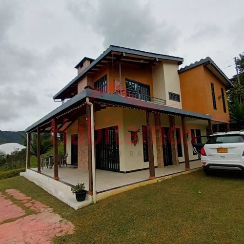 Casa de 2 alcobas en arriendo en Pablo Sexto, Marinilla, 900 m² · foto 3 de 24