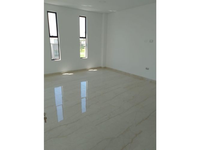 Casa de 4 alcobas en venta en Las Mercedes, Jamundí, 323 m² · foto 3 de 16