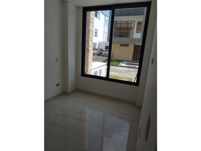 Casa de 4 alcobas en venta en Las Mercedes, Jamundí, 323 m² · foto 5 de 16