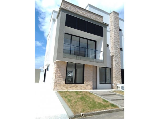 Casa de 4 alcobas en venta en Las Mercedes, Jamundí, 323 m² · foto 15 de 16