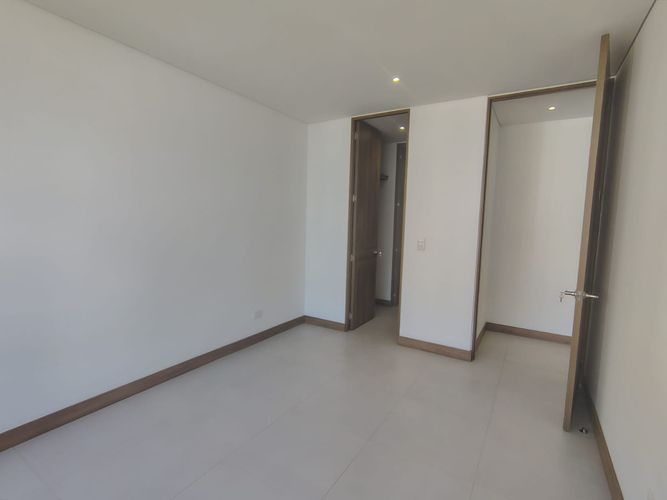 Apartamento de 2 alcobas en arriendo en El Poblado, Medellín, 84 m² · foto 13 de 16
