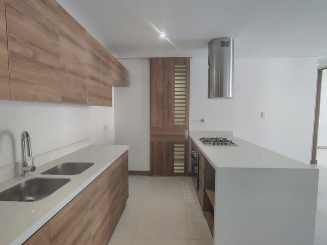 Apartamento de 2 alcobas en arriendo en El Poblado, Medellín, 84 m² · foto 7 de 16