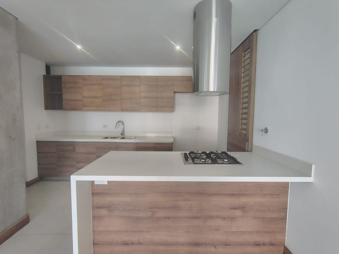 Apartamento de 2 alcobas en arriendo en El Poblado, Medellín, 84 m² · foto 5 de 16