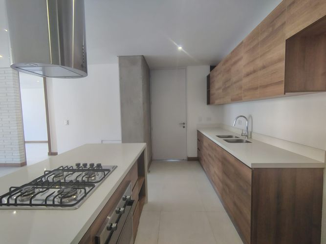 Apartamento de 2 alcobas en arriendo en El Poblado, Medellín, 84 m² · foto 6 de 16
