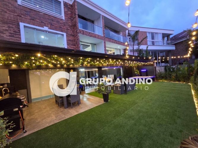 Casa de 6 alcobas en venta en Ruitoque, Piedecuesta, 440 m² · foto 2 de 24