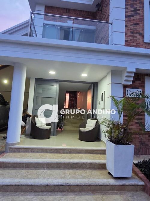 Casa de 6 alcobas en venta en Ruitoque, Piedecuesta, 440 m² · foto 19 de 24
