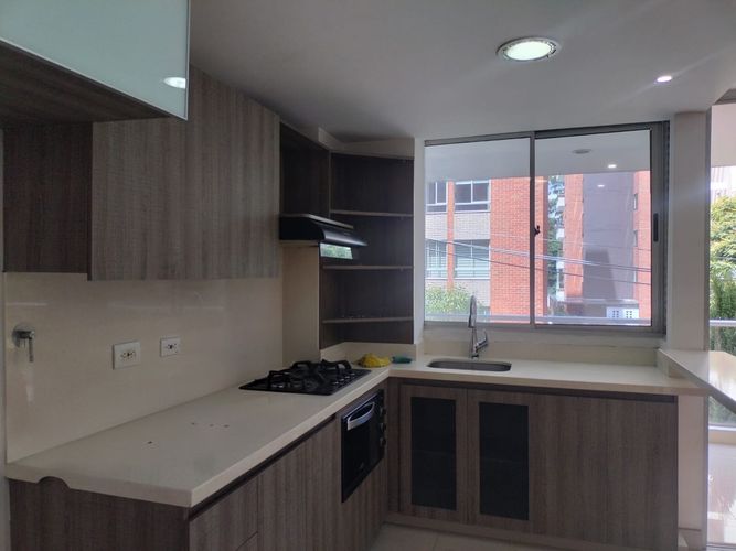 Apartamento de 3 alcobas en arriendo en Loma Benedictinos, Envigado, 130 m² · foto 4 de 17