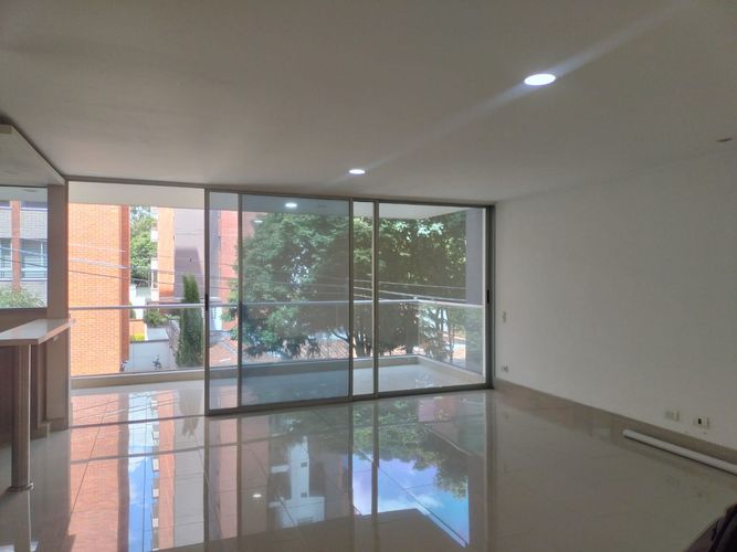 Apartamento de 3 alcobas en arriendo en Loma Benedictinos, Envigado, 130 m² · foto 2 de 17