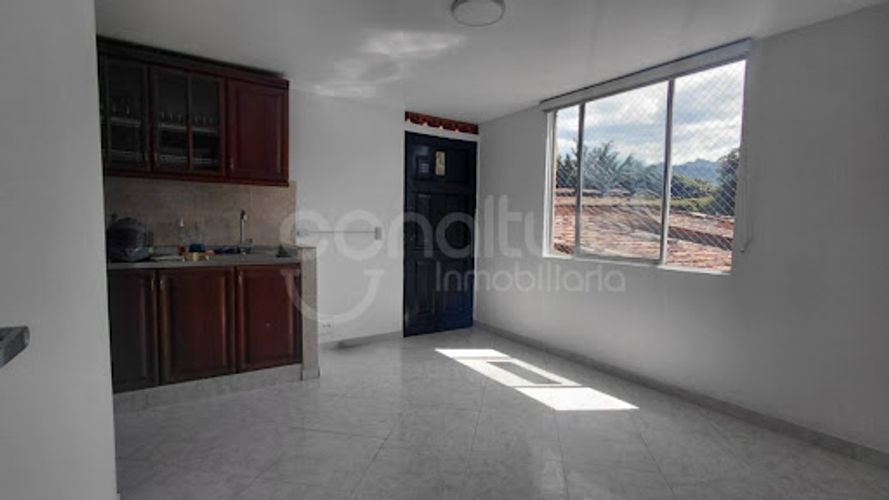 Apartamento de 2 alcobas en arriendo en San Bernardo, Medellín, 40 m² · foto 3 de 11