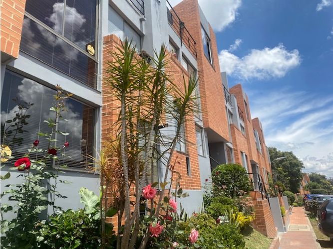 Casa de 3 alcobas en venta en Portales Del Monte, Bogotá, 138 m² · foto 2 de 24