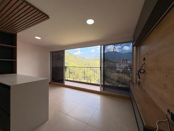 Apartamento de 3 alcobas en venta en Tres Esquinas, Sabaneta, 67 m² · foto 2 de 15