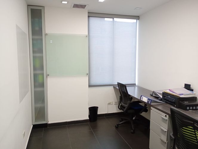 Oficina en arriendo en El Poblado, Medellín, 75 m² · foto 2 de 17