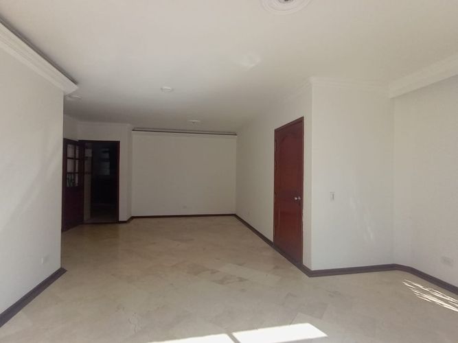 Apartamento de 3 alcobas en arriendo en Laureles, Medellín, 109 m² · foto 2 de 19