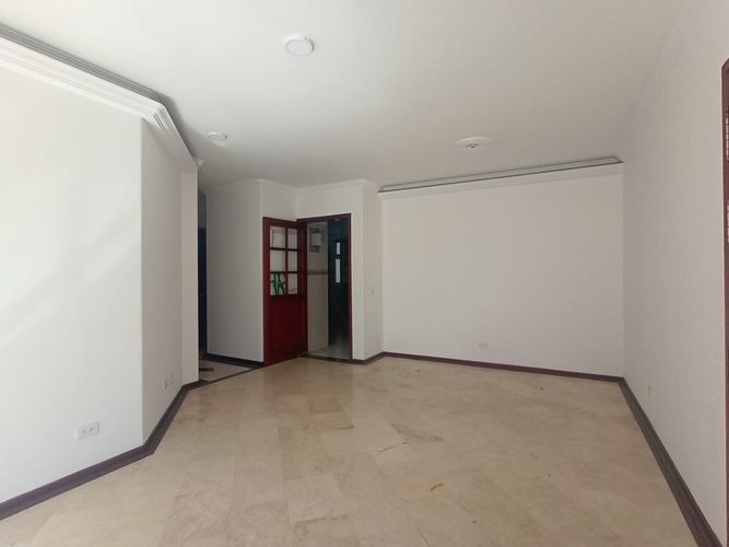 Apartamento de 3 alcobas en arriendo en Laureles, Medellín, 109 m² · foto 3 de 19