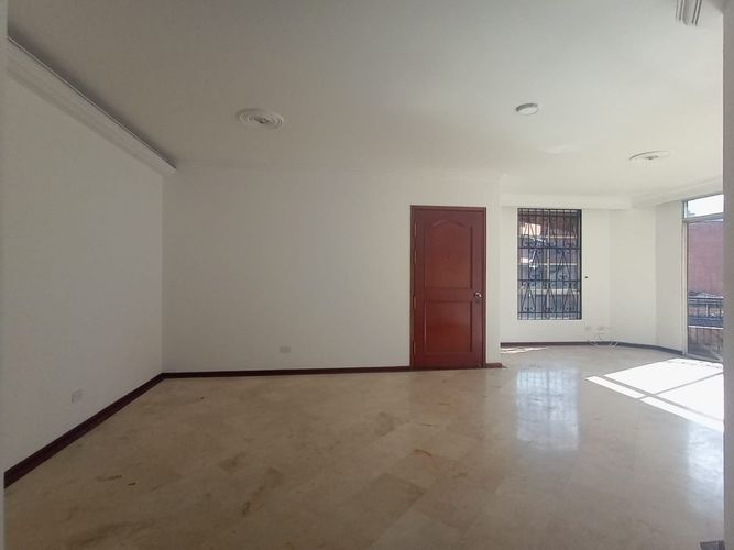 Apartamento de 3 alcobas en arriendo en Laureles, Medellín, 109 m² · foto 4 de 19