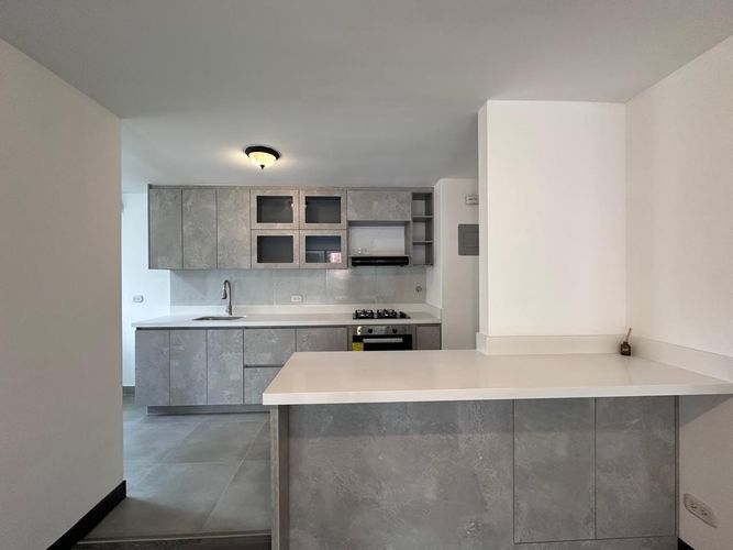 Apartamento de 2 alcobas en arriendo en El Poblado, Medellín, 119 m² · foto 7 de 17
