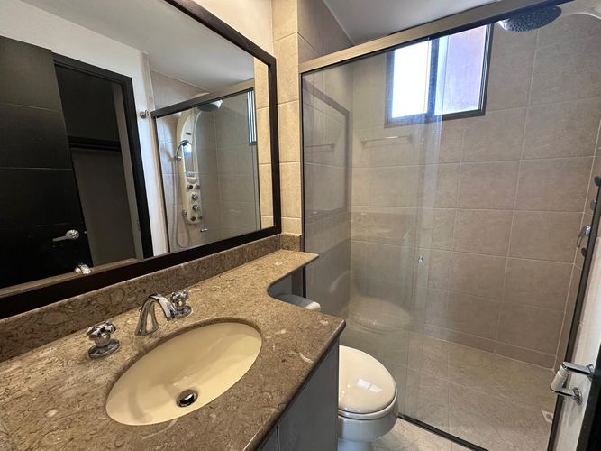 Apartamento de 2 alcobas en arriendo en El Poblado, Medellín, 119 m² · foto 15 de 17