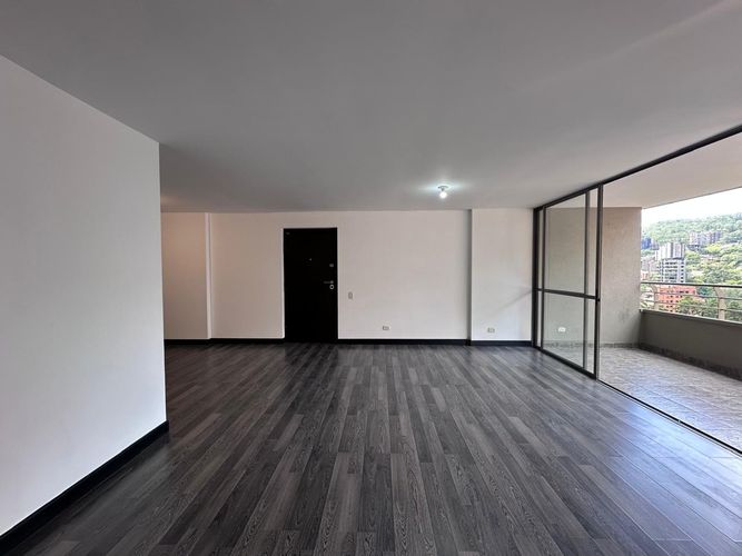 Apartamento de 2 alcobas en arriendo en El Poblado, Medellín, 119 m² · foto 5 de 17