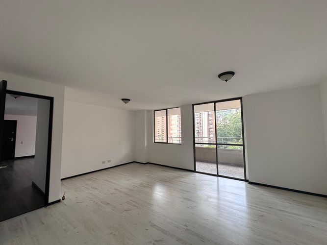 Apartamento de 2 alcobas en arriendo en El Poblado, Medellín, 119 m² · foto 4 de 17