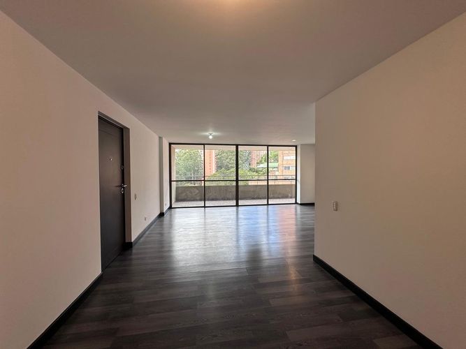 Apartamento de 2 alcobas en arriendo en El Poblado, Medellín, 119 m² · foto 2 de 17
