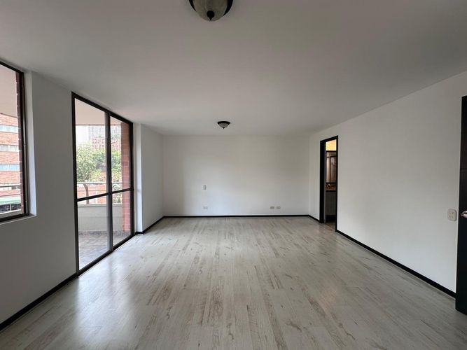 Apartamento de 2 alcobas en arriendo en El Poblado, Medellín, 119 m² · foto 11 de 17