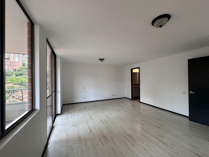 Apartamento de 2 alcobas en arriendo en El Poblado, Medellín, 119 m² · foto 13 de 17